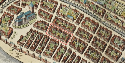 <p>De kaart van Frederik de Wit uit 1698 vertoont grote gelijkenissen met de kaart van Blaeu omdat De Wit gebruik maakte van de drukplaten van Blaeu. Wel bracht hij hierop verbeteringen aan en is de kaart ingekleurd. In het rode kader het bouwblok waarin Oudestraat 34 ongeveer halverwege is gelegen (Stadsarchief Kampen). </p>
